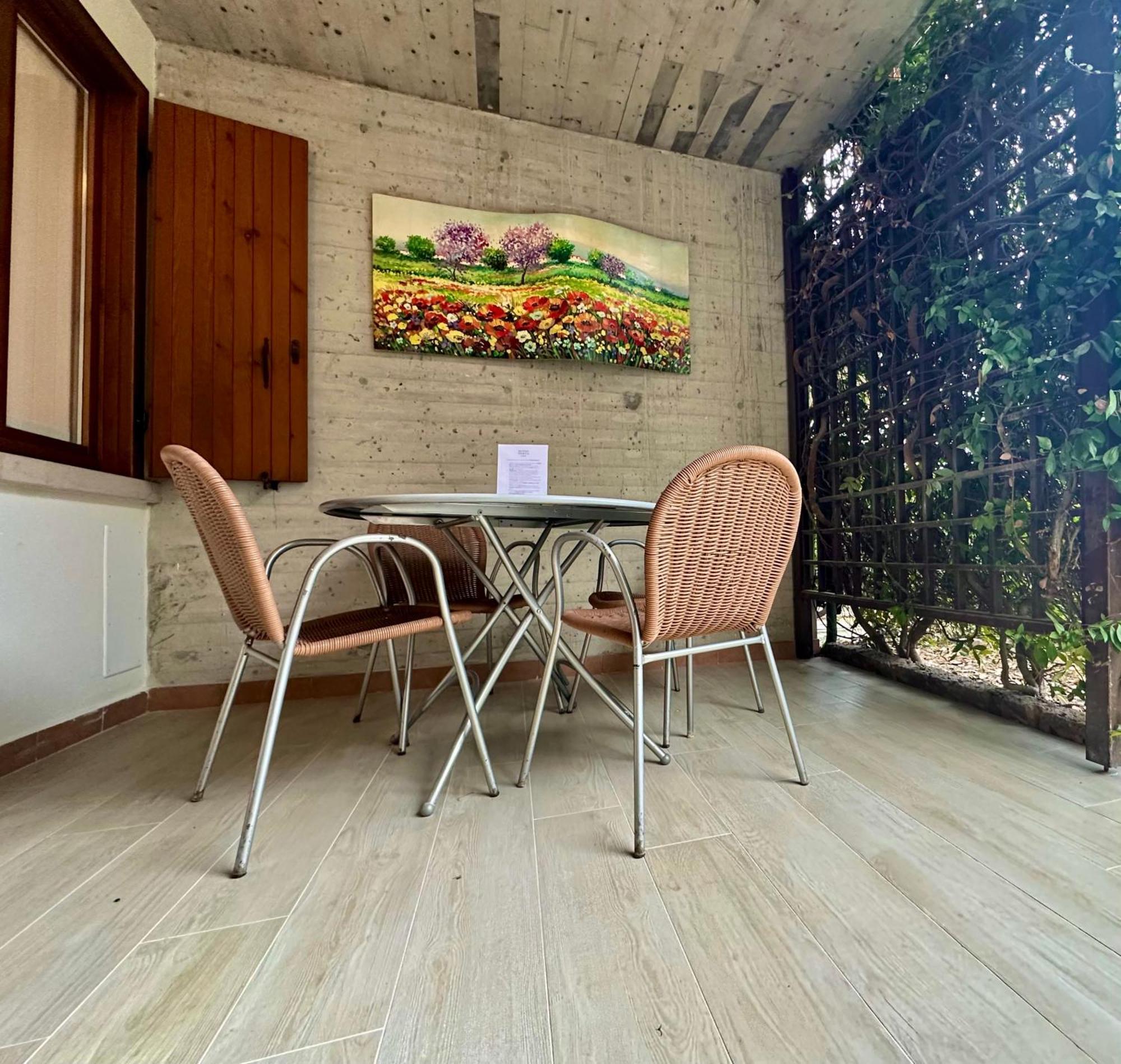 Aparthotel Lauri & Faggi Desenzano del Garda Exterior foto