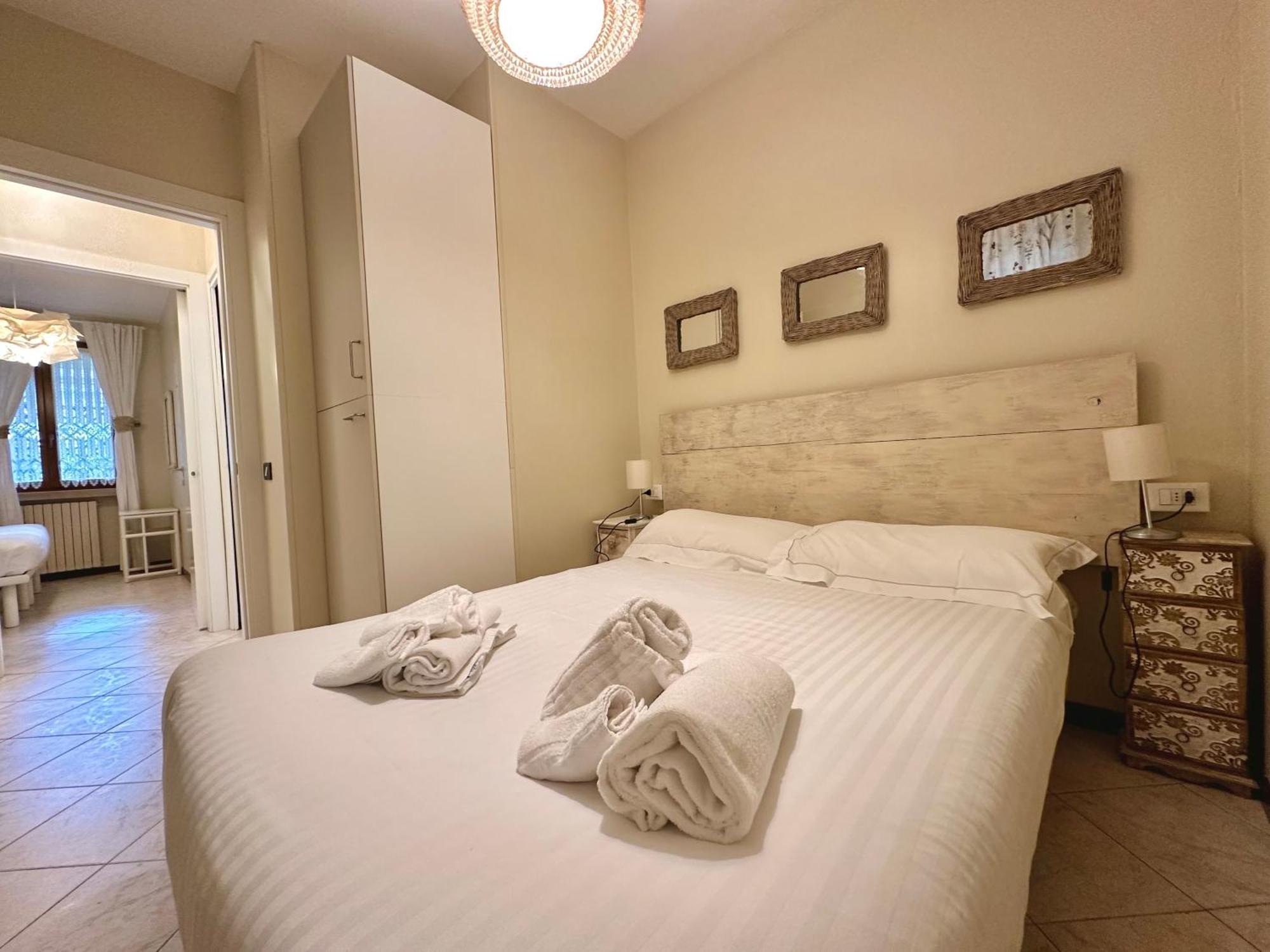 Aparthotel Lauri & Faggi Desenzano del Garda Exterior foto
