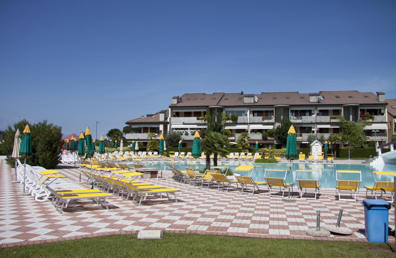 Aparthotel Lauri & Faggi Desenzano del Garda Exterior foto