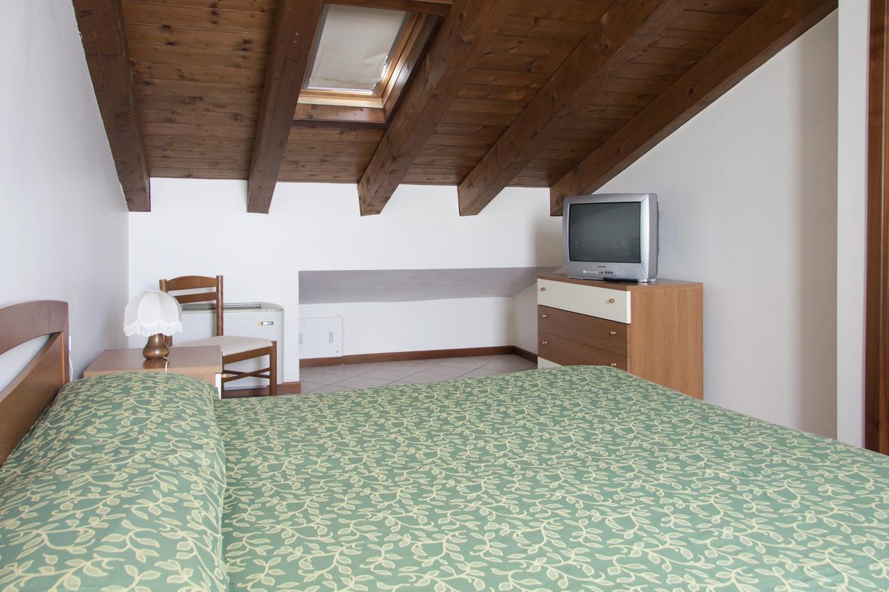 Aparthotel Lauri & Faggi Desenzano del Garda Exterior foto