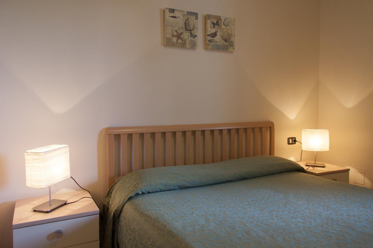 Aparthotel Lauri & Faggi Desenzano del Garda Exterior foto