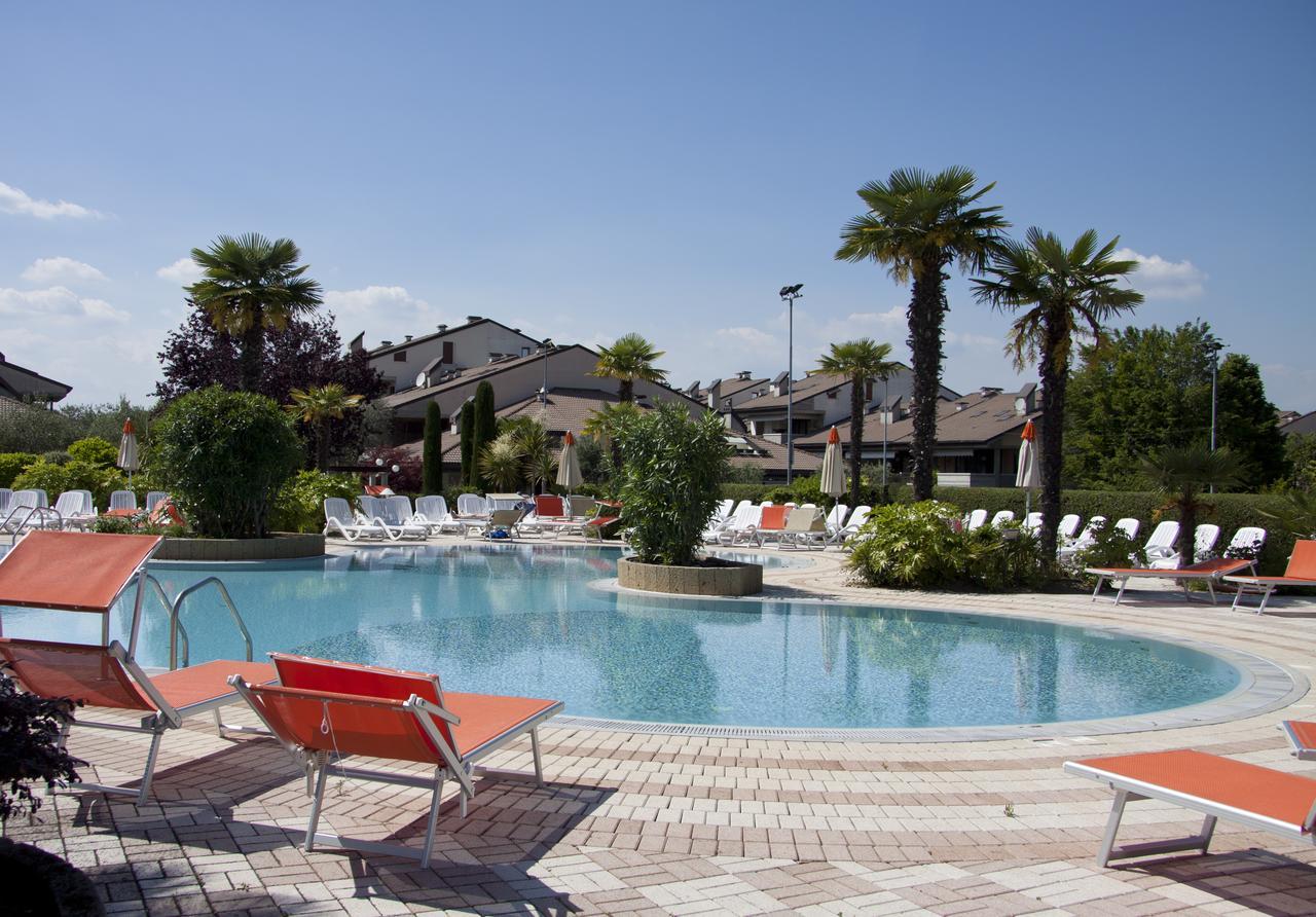Aparthotel Lauri & Faggi Desenzano del Garda Exterior foto